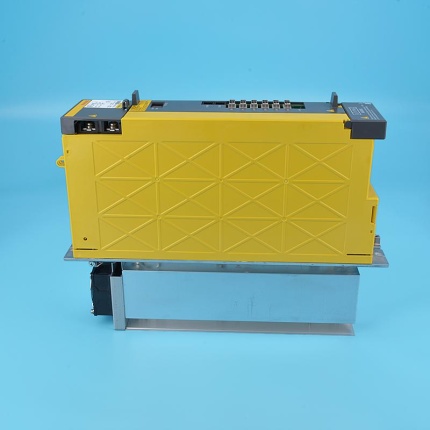 Сервопривод FANUC A06B-6111-H015#H570 Fanuc αiSP15